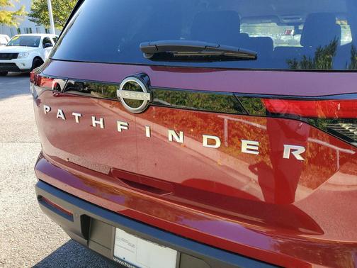 2025 Nissan Pathfinder SV FWD