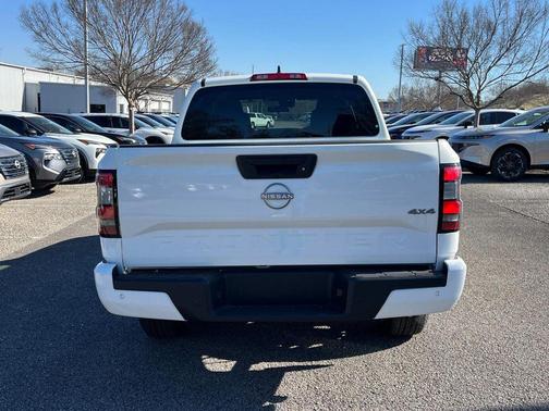 2025 Nissan Frontier SV