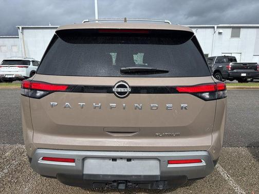 2024 Nissan Pathfinder Platinum FWD