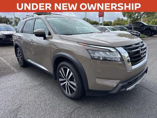 2024 Nissan Pathfinder Platinum FWD