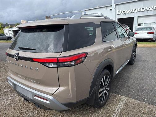 2024 Nissan Pathfinder Platinum FWD