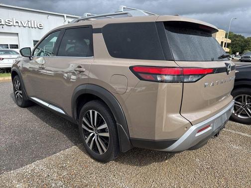 2024 Nissan Pathfinder Platinum FWD