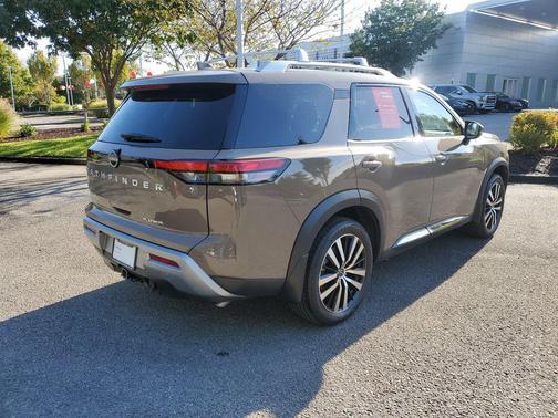 2024 Nissan Pathfinder Platinum FWD