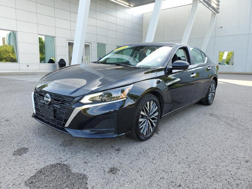 Black 2025 Nissan Altima SV