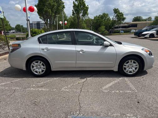 Radiant Silver Metallic 2009 Nissan Altima 2.5 S
