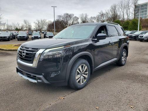 2025 Nissan Pathfinder SL 4WD