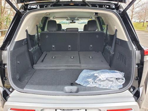 2025 Nissan Pathfinder SL 4WD