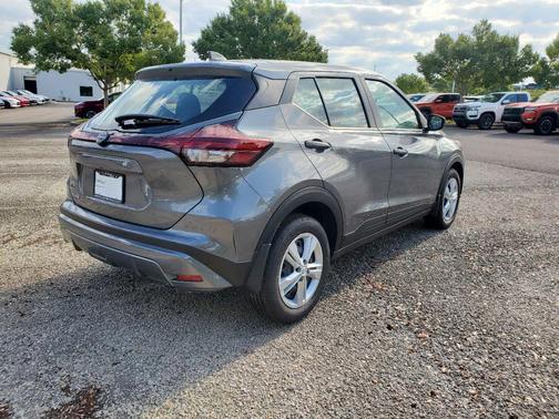 2025 Nissan Kicks S