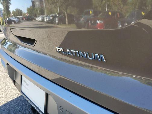 2024 Nissan Pathfinder Platinum FWD