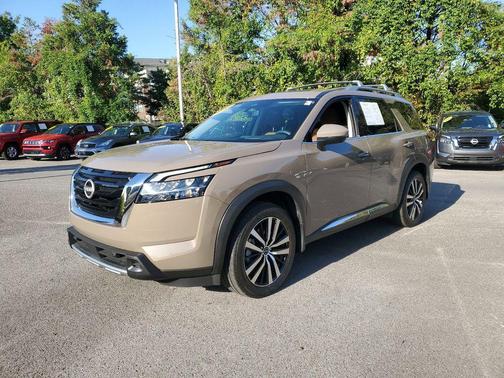 2024 Nissan Pathfinder Platinum FWD