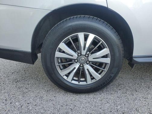 2019 Nissan Pathfinder SV