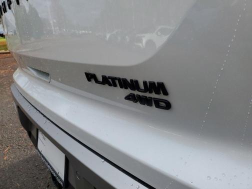 2025 Nissan Pathfinder Platinum 4WD