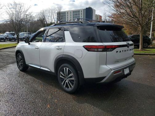 2025 Nissan Pathfinder Platinum 4WD