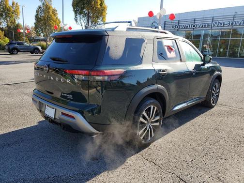 2025 Nissan Pathfinder Platinum 4WD
