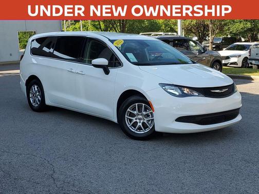Bright White Clearcoat 2023 Chrysler Voyager LX