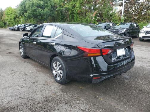 Super Black 2023 Nissan Altima S FWD
