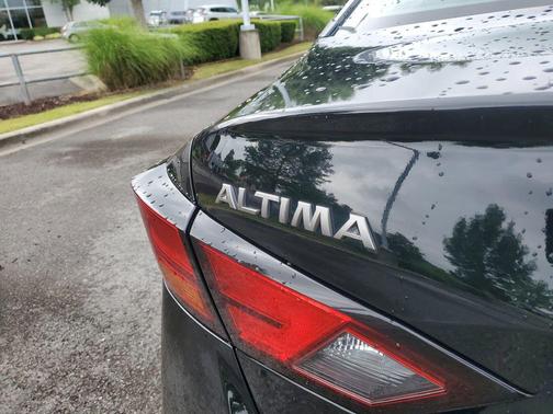 Super Black 2023 Nissan Altima S FWD