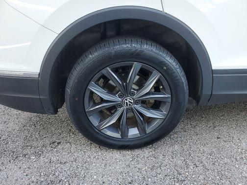 Pure White 2022 Volkswagen Tiguan 2.0T SE 4MOTION