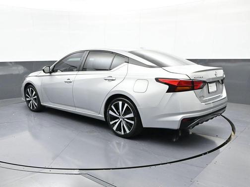 2022 Nissan Altima SR FWD