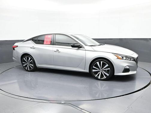2022 Nissan Altima SR FWD