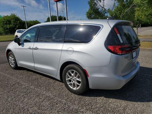 Silver Mist Clearcoat 2024 Chrysler Pacifica Touring L