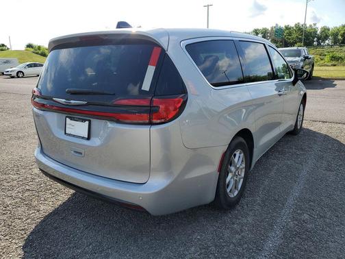 Silver Mist Clearcoat 2024 Chrysler Pacifica Touring L