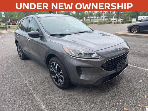 Carbonized Gray Metallic 2021 Ford Escape SE