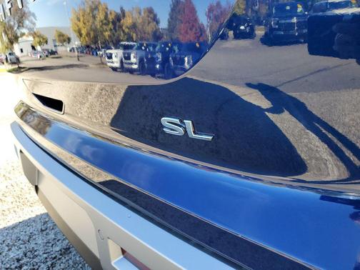 2025 Nissan Pathfinder SL FWD