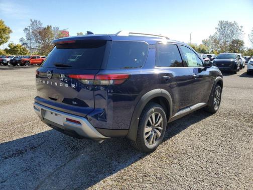 2025 Nissan Pathfinder SL FWD