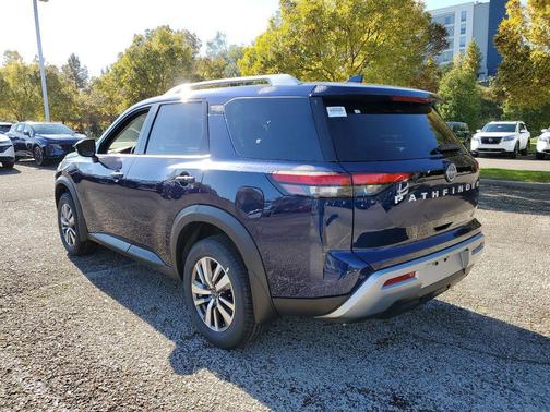 2025 Nissan Pathfinder SL FWD