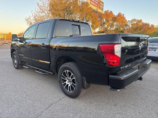 2024 Nissan Titan SV