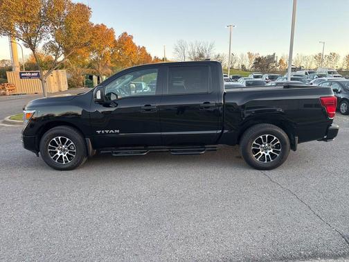 2024 Nissan Titan SV