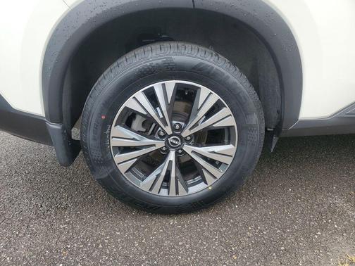 Pearl White Tricoat 2023 Nissan Rogue SV