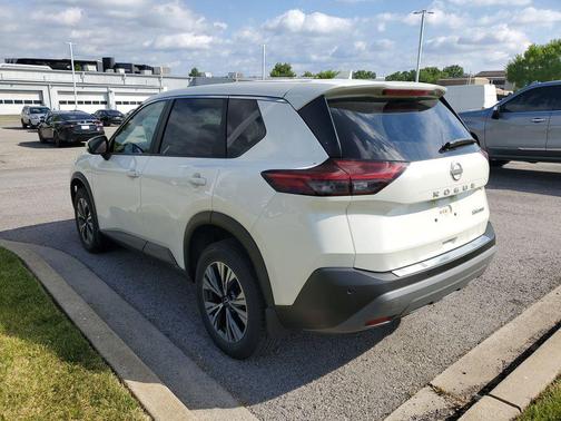 Pearl White Tricoat 2023 Nissan Rogue SV