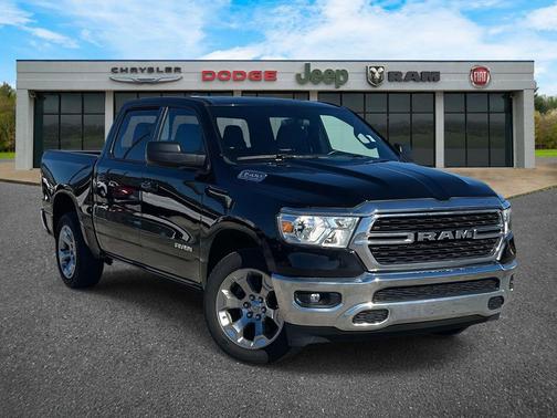 Diamond Black Crystal Pearlcoat 2022 RAM 1500 Big Horn/Lone Star