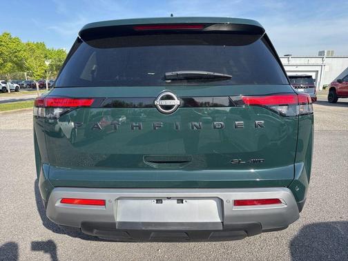 2023 Nissan Pathfinder SL 4WD