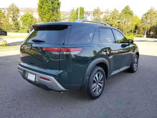 Obsidian Green Pearl 2023 Nissan Pathfinder SL 4WD