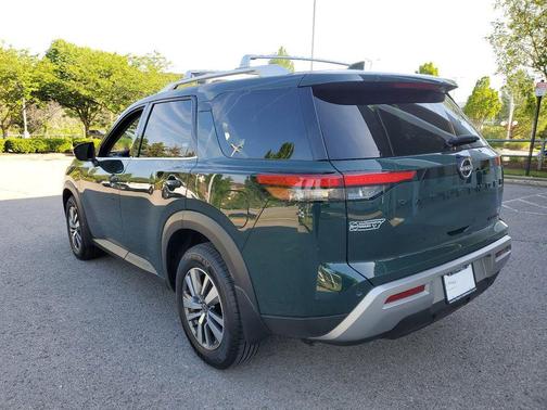 Obsidian Green Pearl 2023 Nissan Pathfinder SL 4WD