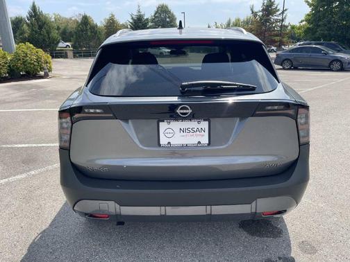 Gun Metallic 2027 Nissan Kicks SV