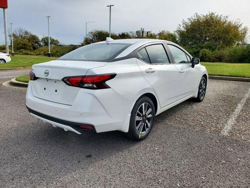 Aspen White 2025 Nissan Versa 1.6 SV