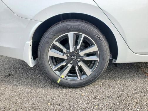 Aspen White 2025 Nissan Versa 1.6 SV