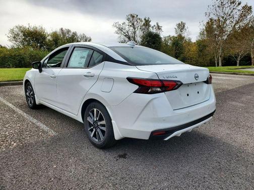 Aspen White 2025 Nissan Versa 1.6 SV