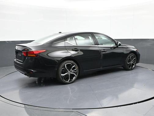 2025 Nissan Altima SR FWD