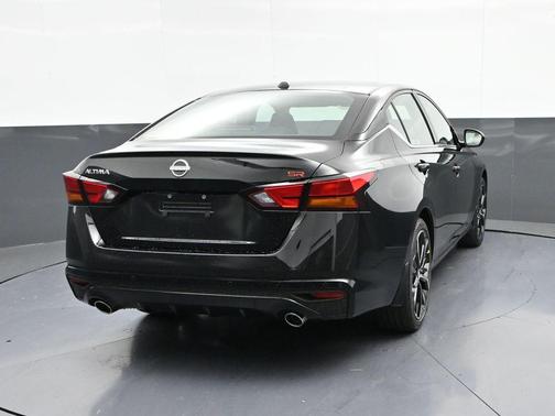 2025 Nissan Altima SR FWD