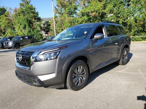 2025 Nissan Pathfinder SV FWD