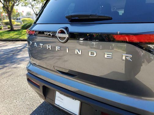 2025 Nissan Pathfinder SV FWD