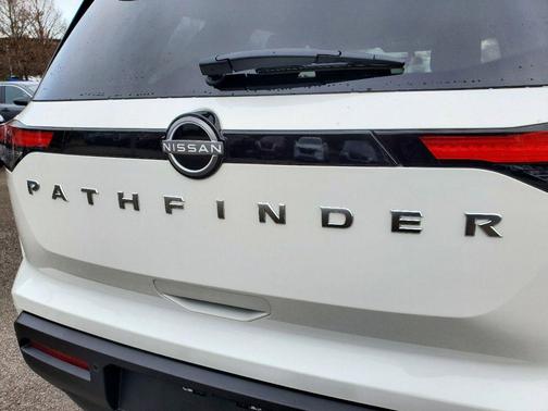 2025 Nissan Pathfinder S FWD