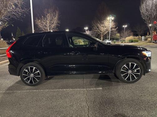 2024 Volvo XC60 B5 Ultimate Dark Theme