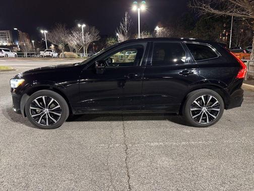 2024 Volvo XC60 B5 Ultimate Dark Theme