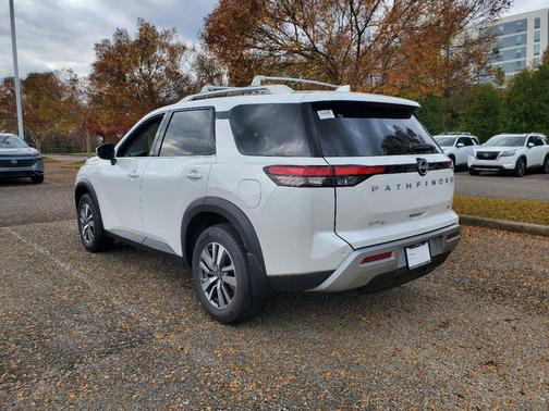 2025 Nissan Pathfinder SL FWD